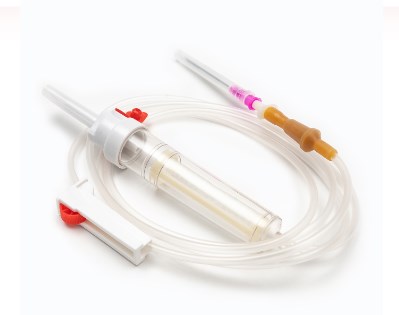 Hogyan befolyásolják közvetlenül a vérátömlesztési készlet tervezési részletei a transzfúzió minőségét?